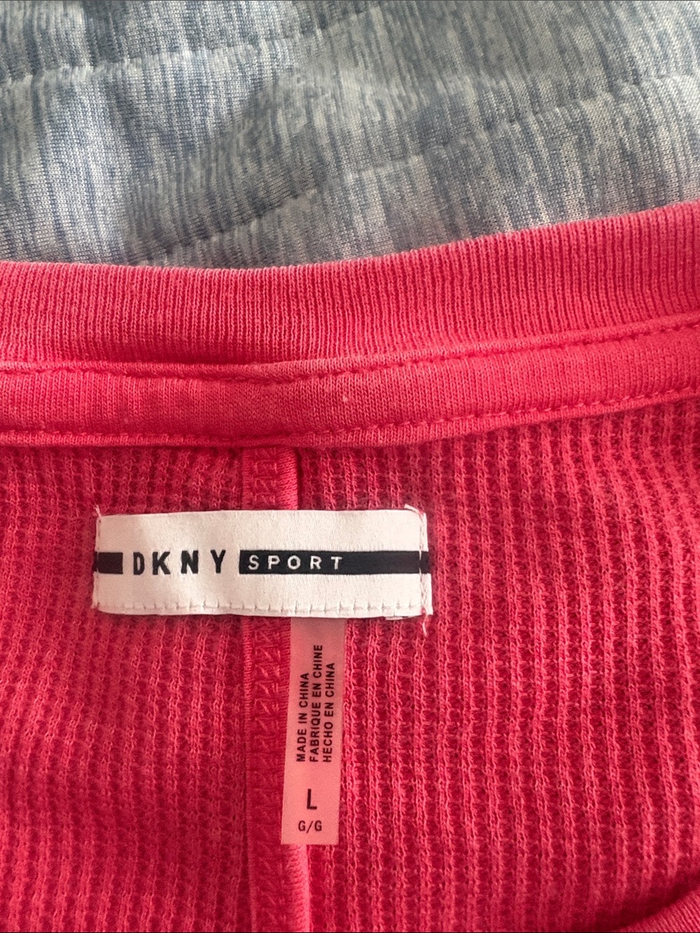 DKNY Ribbed Cold Shoulder Top - Picture 3 of 4